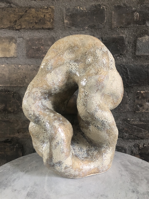 Keramik skulptur af Pernille Calundan
